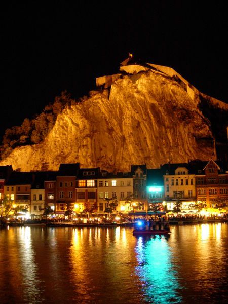 dinant-de-noche