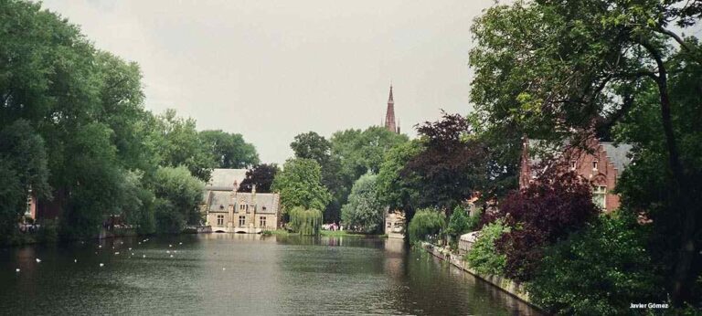 Brujas - Lago del Amor Minneawater