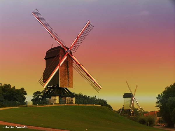 Atardecer junto a los molinos en el Damme