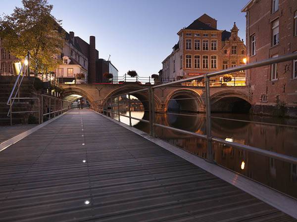 Paseo sobre el rio Dyle en Malinas - de noche