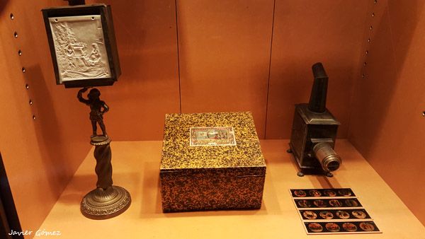 Charleroi - Museo de la Fotografía - Linterna Mágica