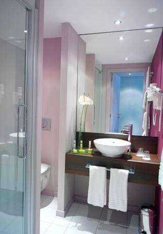 Baño en el hotel de La Couronne