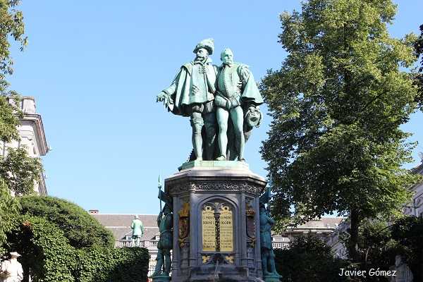 Estatuas de Egmont y Homes en el Petit Sablon