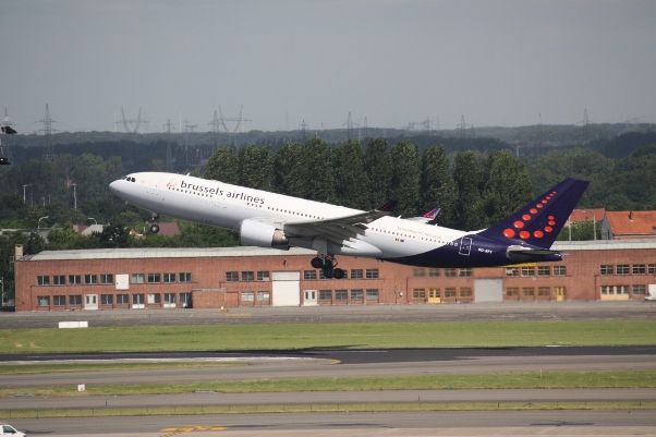 Aeropuerto de Bruselas Zaventem - avión de Brussels Airlines -