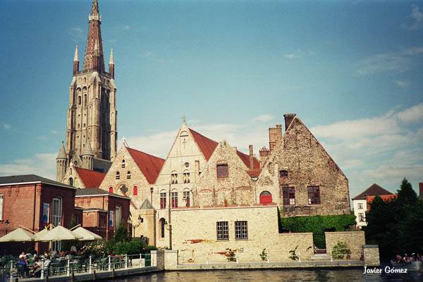 Descanso bajo la Vrouwekerk 01